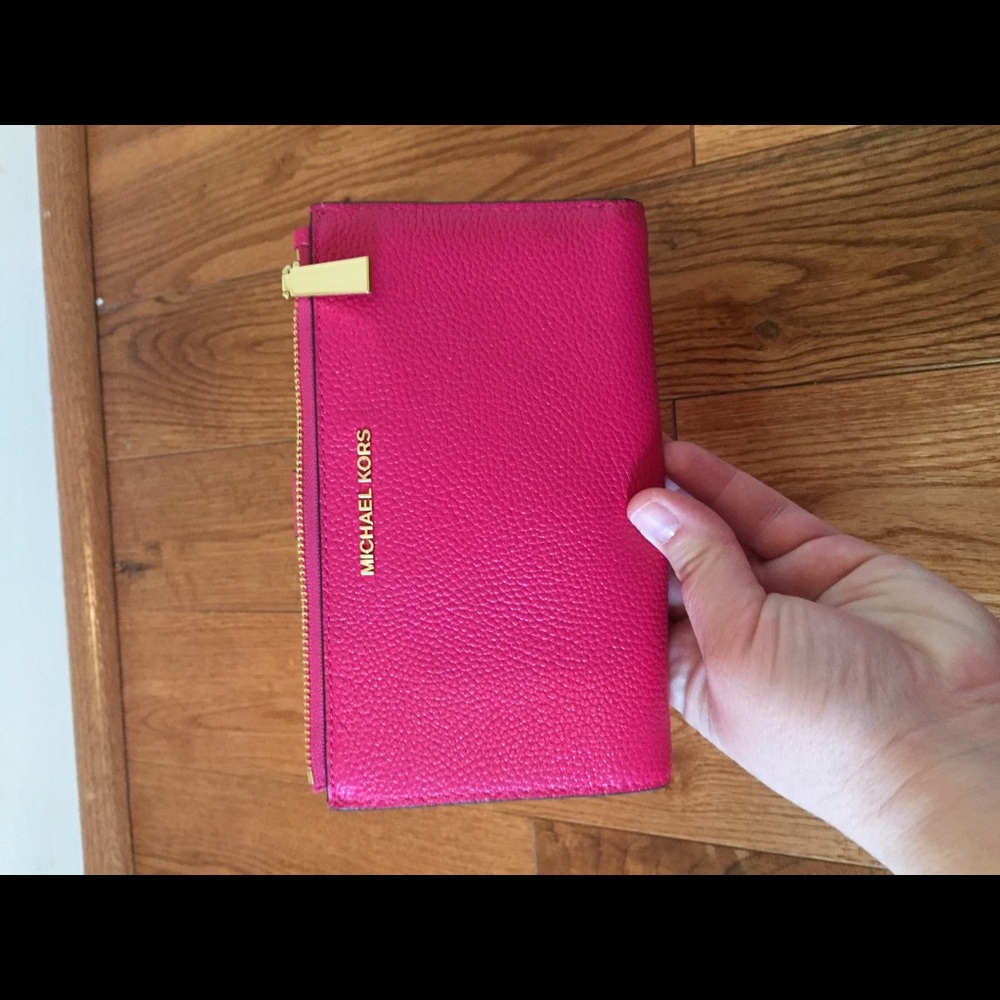 SOLD 💋NWT Michael Kors Wallet / wristlet